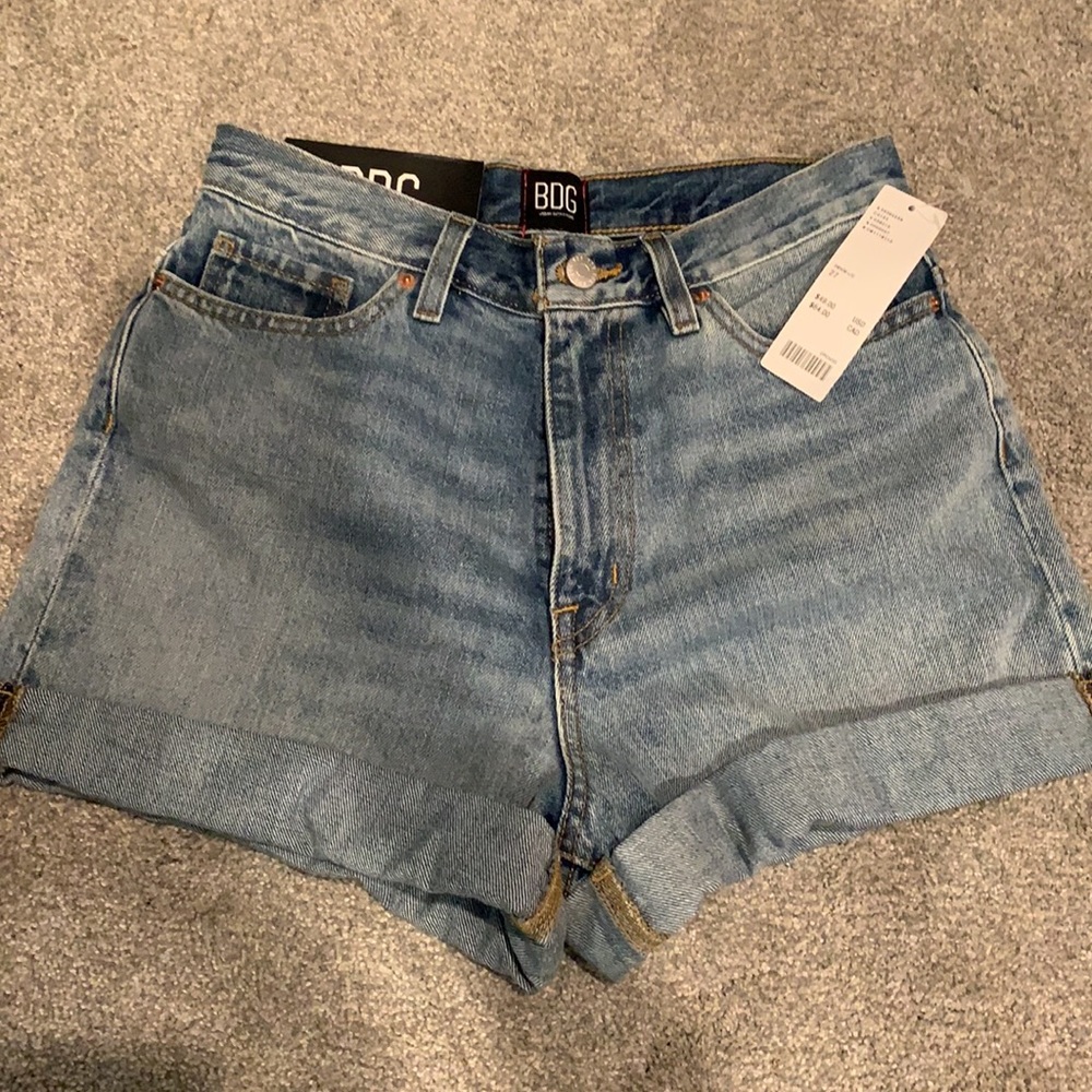 BDG NWT “Mom” jean shorts size 27